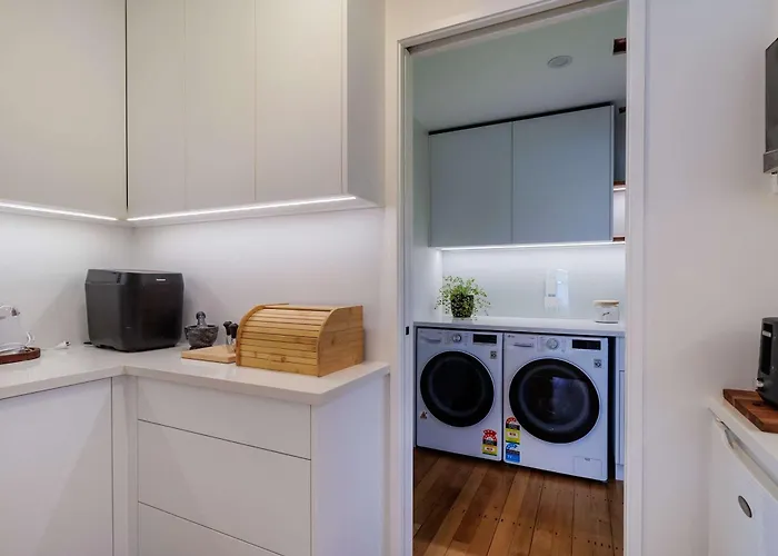 The Bach - Luxury Waterfront Living With Pool Rotorua