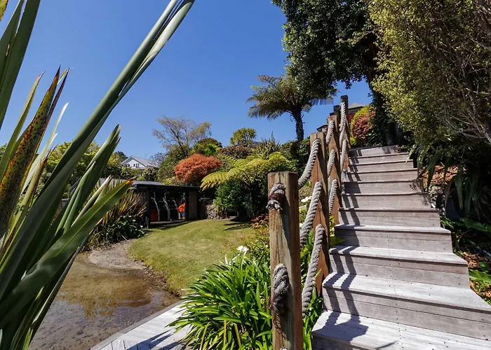 Ferienhaus The Bach - Luxury Waterfront Living With Pool *