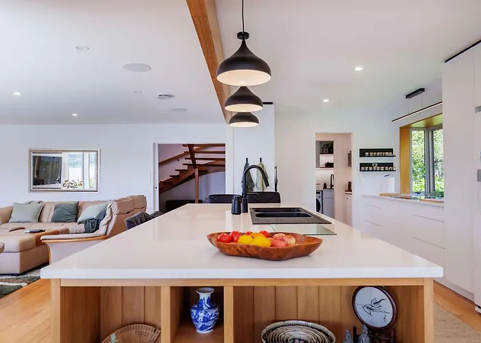 The Bach - Luxury Waterfront Living With Pool *